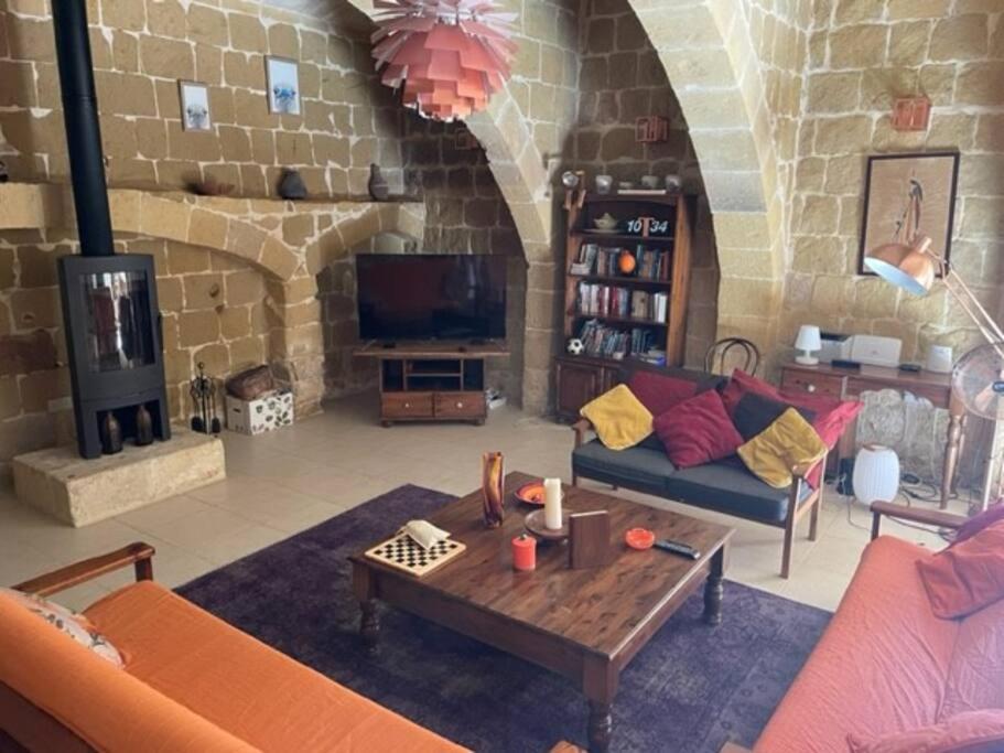 Dar Dragun: Luxury 3br Bright Spacious House & Pool *