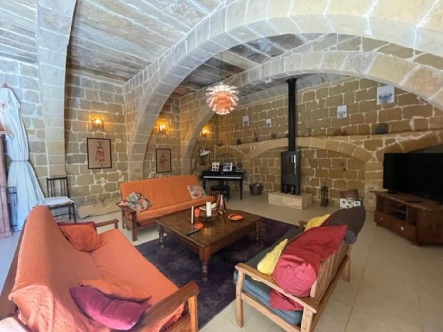 Dar Dragun: Luxury 3br Bright Spacious House & Pool