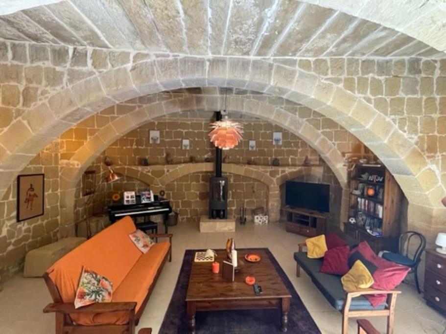 Dar Dragun: Luxury 3br Bright Spacious House & Pool * San Lawrenz