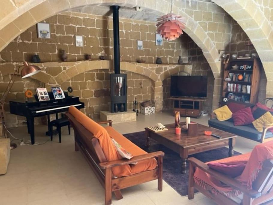 Villa Dar Dragun: Luxury 3br Bright Spacious House & Pool *